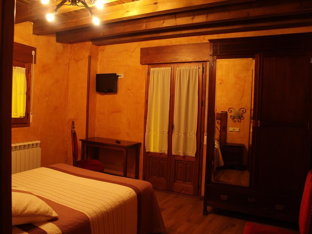 La Casona Del Herrero Navaleno Room photo