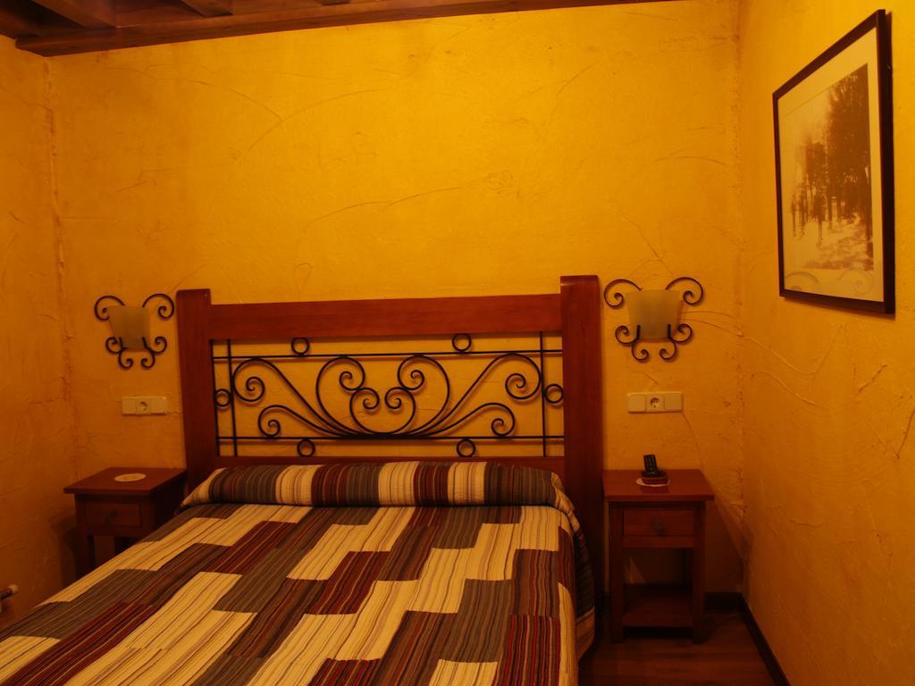 La Casona Del Herrero Navaleno Room photo