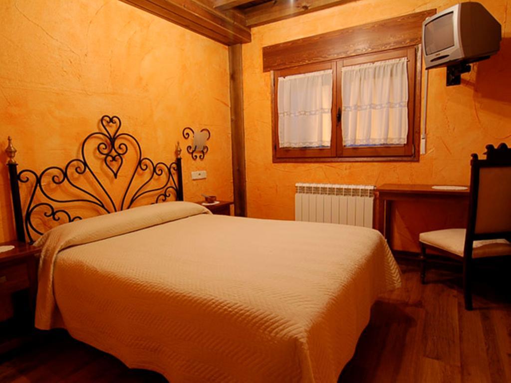La Casona Del Herrero Navaleno Room photo